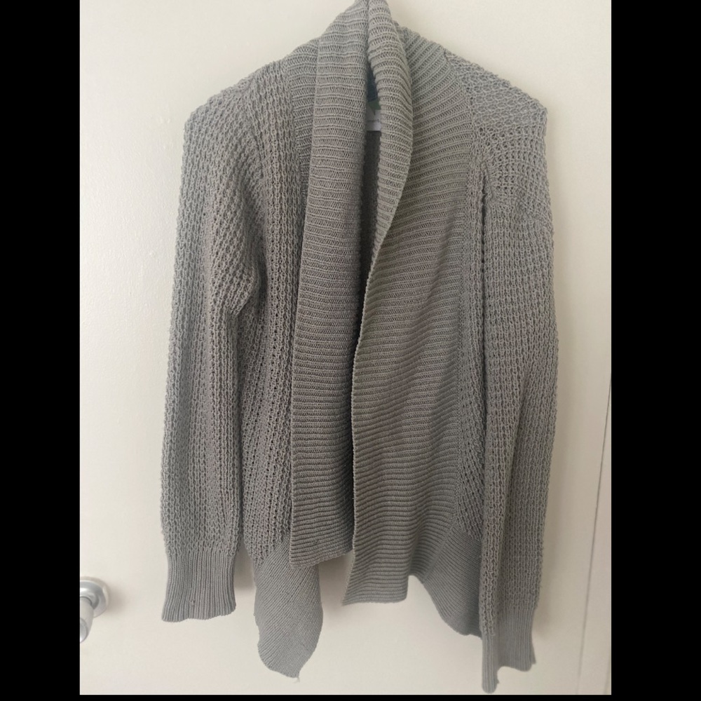 EMMETEE SIZE: SM - OVERSIZED SWEATER JACKET